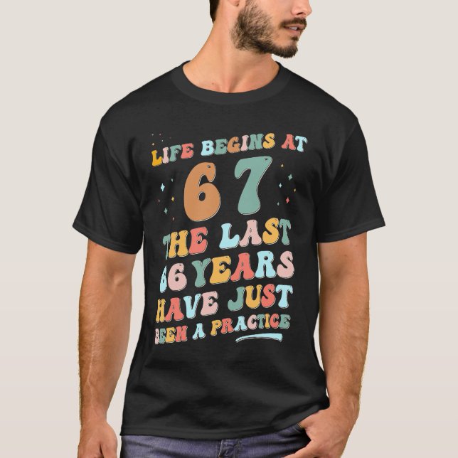 67-årsdagen Man Woman 2023 Groovy Life börjar på T Shirt (Framsida)