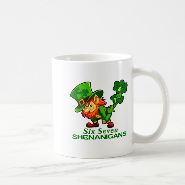 67 busiga roliga Six Seven 6 7 meme St. Patric Kaffemugg (Höger)