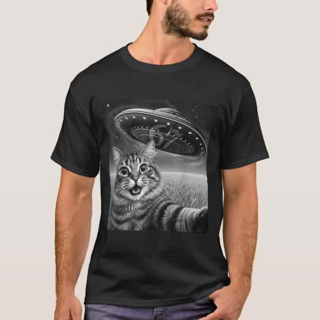 67 Cat Selfie With Alien Ufos Funny Cat Six Seven  T Shirt (Framsida)