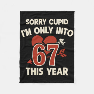 67 Cupid Alla hjärtans dag Meme, Rolig Anti-valent Fleecefilt