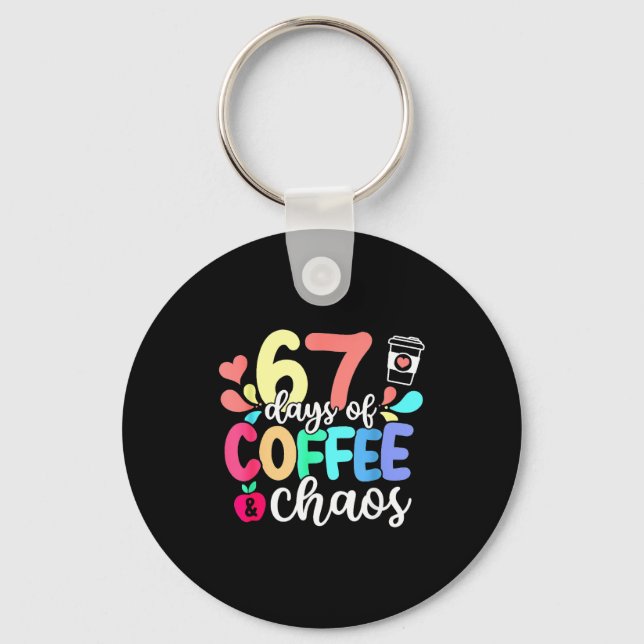 67 dagar med kaffe och kaos Glad 67-årsdag skola Nyckelring (Framsida)