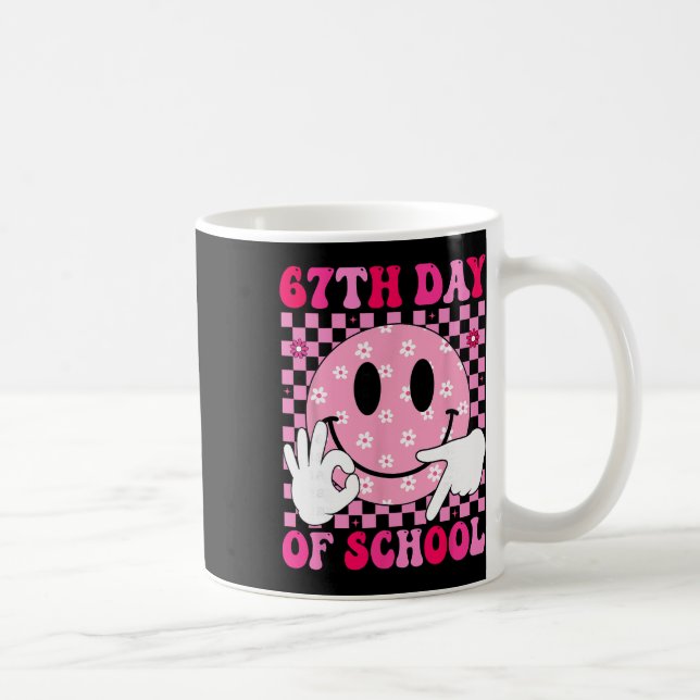 67:e dagen i skolan 67 Meme Gen Alpha-slang 6 7 Se Kaffemugg (Höger)
