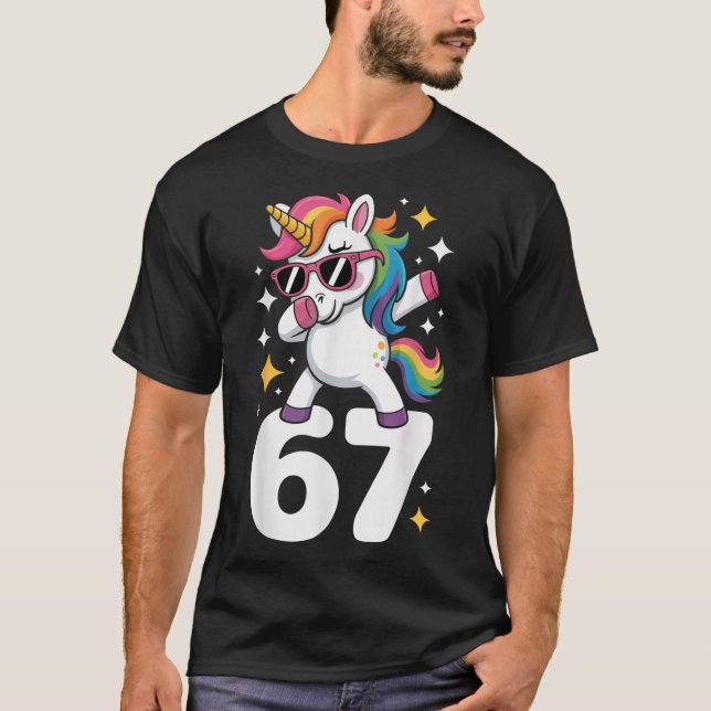 67 Enhörning Dabbar Six Seven Meme Rolig  T Shirt (Framsida)