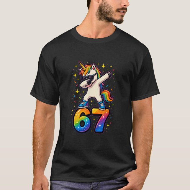 67 Enhörning Dabbar Six Seven Meme Rollig  T Shirt (Framsida)
