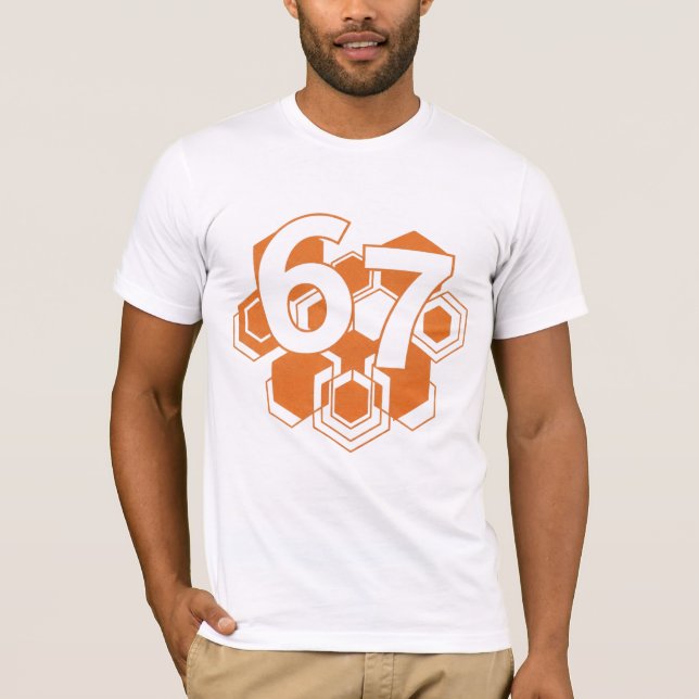 67 Hexa Fusion – Bold Geometric Number Design T Shirt (Framsida)