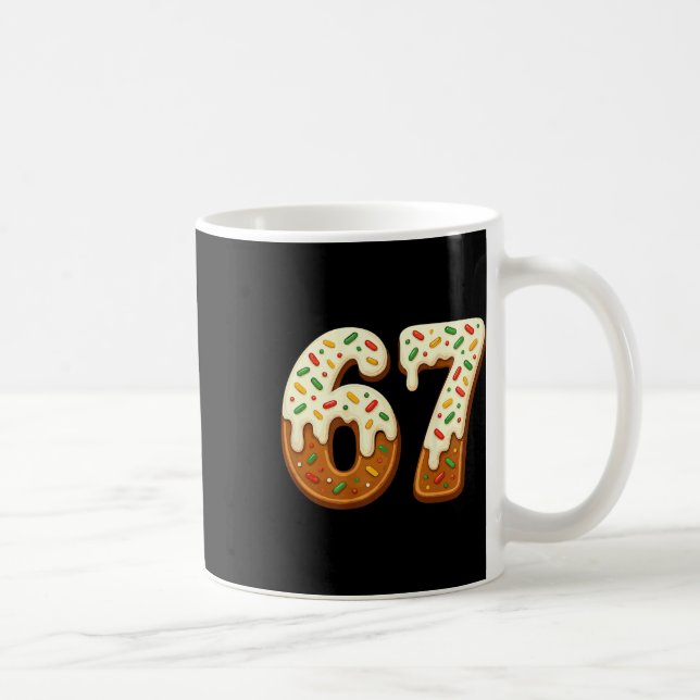 67 Julfirande Högtid 6 7 Meme Gen Alpha Slang Bak Kaffemugg (Höger)
