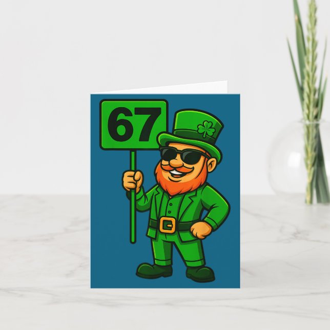 67 Leprechaun Six Seven Gen Meme Lucky Vibes St Pa Kort (Framsida)