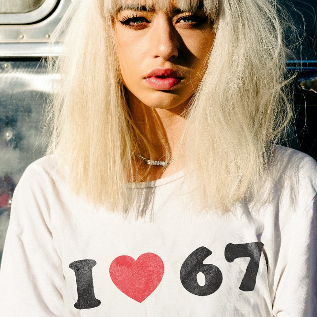 67 Lustigt PM I Kärlek sex Sju 67:e födelsedagen T Shirt (Skapare uppladdad)