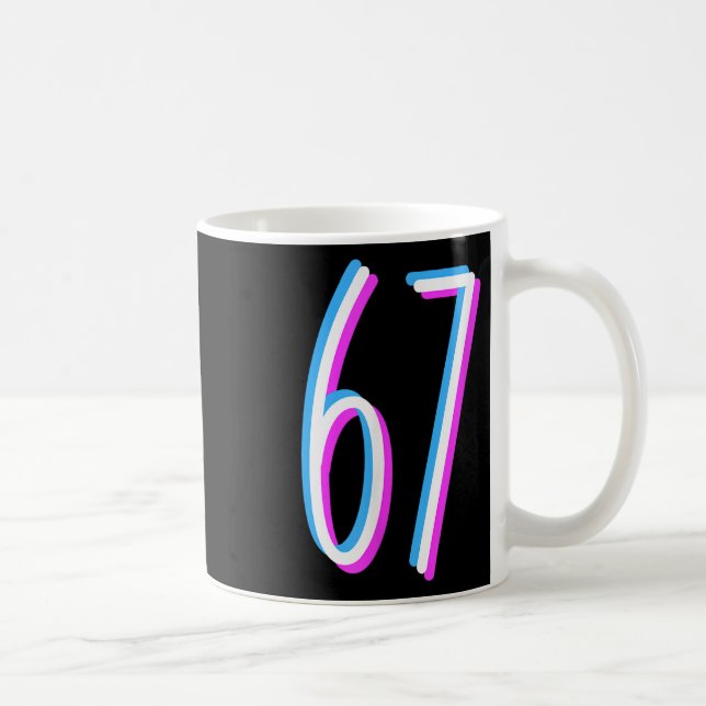 67 Meme 6 7 Sex Sju Nummer Kostym  Kaffemugg (Höger)