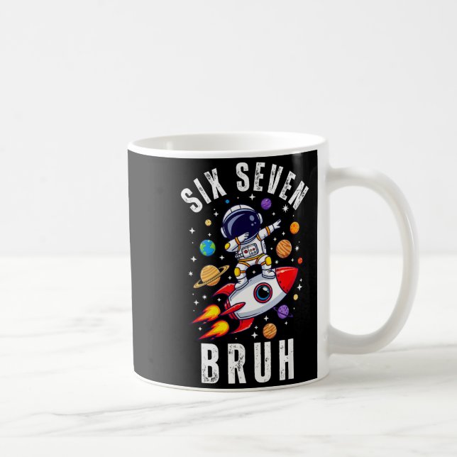 67 Meme Astronaut Dabbing In Space Funny Six Seven Kaffemugg (Höger)