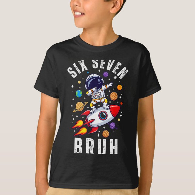 67 Meme Astronaut Dabbing In Space Funny Six Seven T Shirt (Framsida)