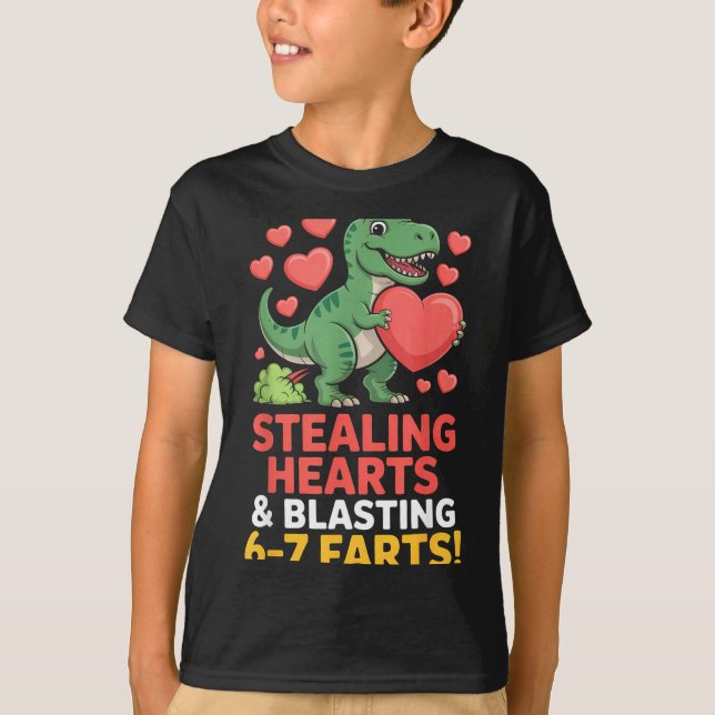 67 Meme Dinosaur Stealing Hearts 6-7 Farts Valenti T Shirt (Framsida)