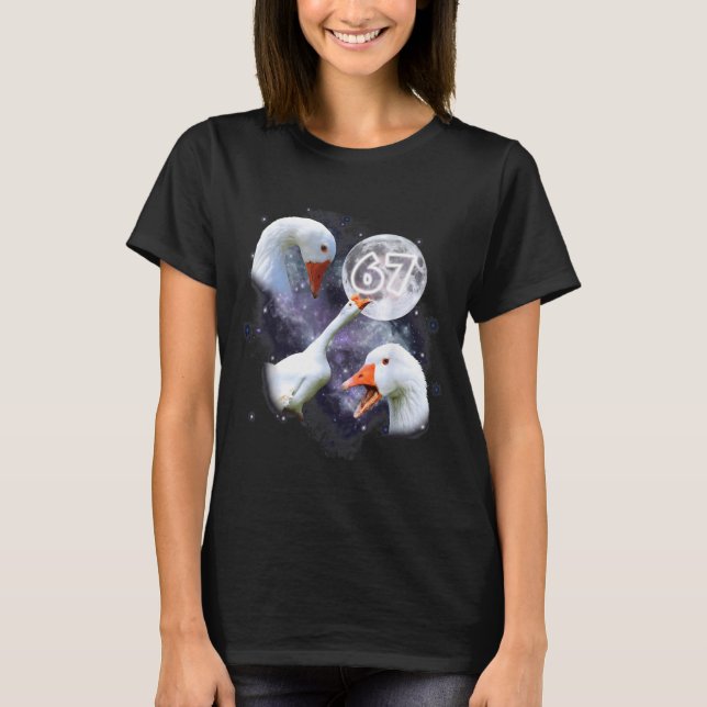 67 Meme Goose Howling At The Moon Funny Six Seven  T Shirt (Framsida)