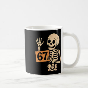 67 Meme Humor 6-7 Rolig Skelett Sex Sju Halloween Kaffemugg