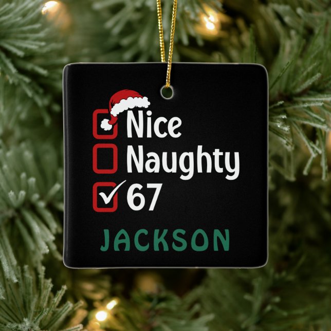 67 Meme Nice Naughty Santa Hat Funny Name Julgransprydnad Keramik (Träd)