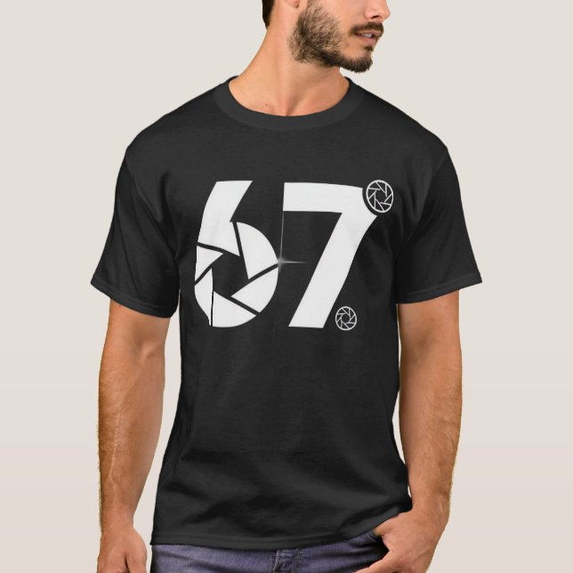 67 Meme Photographer - Funny Camera Lens Design T Shirt (Framsida)