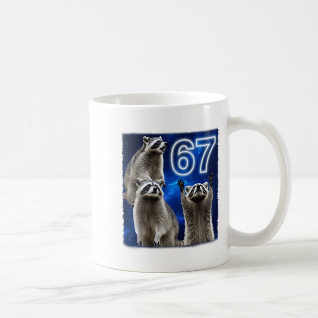 67 Meme Raccoon Howling At The Moon Parody Six Sev Kaffemugg (Höger)
