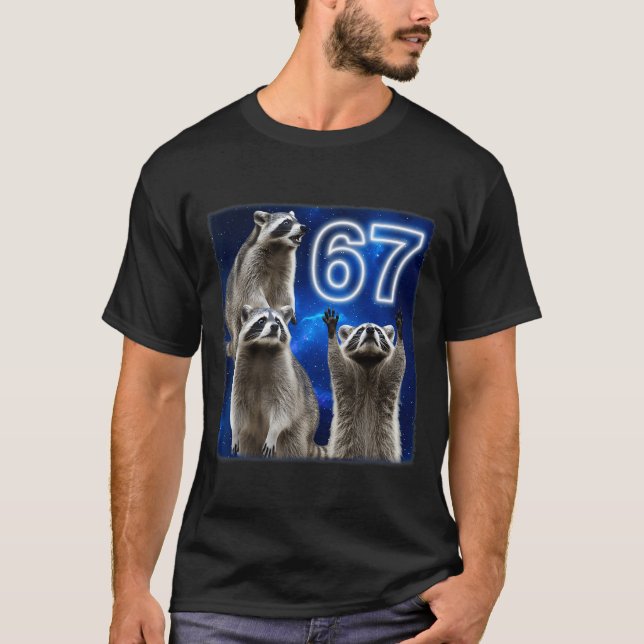67 Meme Raccoon Howling At The Moon Parody Six Sev T Shirt (Framsida)