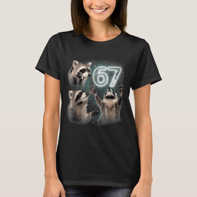 67 Meme Racoon Howling At The Moon Six Seven Trash T Shirt (Framsida)