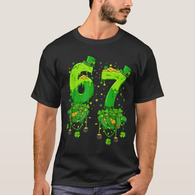 67 Meme Shamrocks Six Seven Shamrocks 6-7 St Patri T Shirt (Framsida)