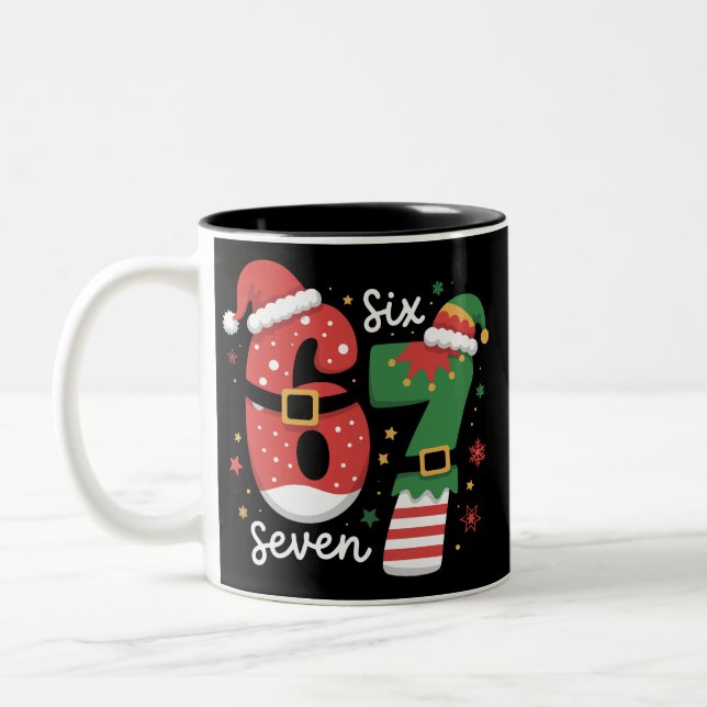 67 Meme Six Seven Elf Christmas Santa Hat Två-Tonad Mugg (Vänster)