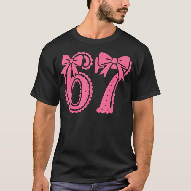 67 Number Six Seven Alpha Slang Coquette Bow Rosa  T Shirt (Framsida)