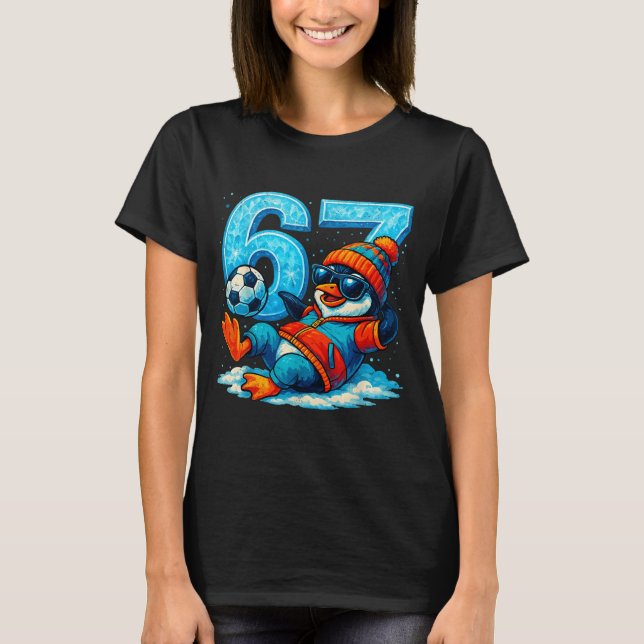 67 Pingvin Fotboll Roligt Vinter Meme Present  T Shirt (Framsida)