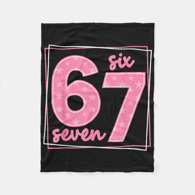 67 Roligt Nummer 67 Födelsedags Meme  Fleecefilt (Framsidan)