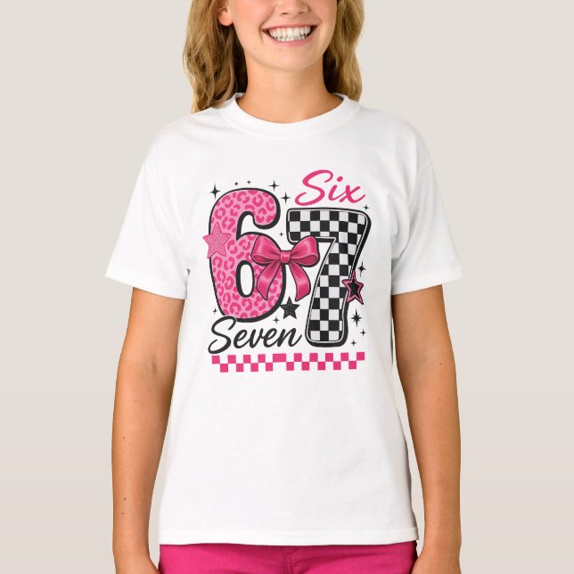 67 Six Seven Pink Retro Pop Culture T Shirt (Framsida)