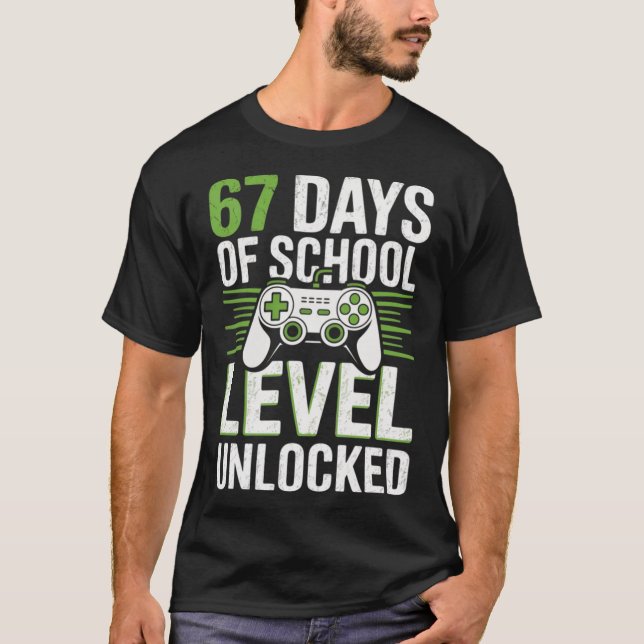 67 skoldagar nivå upplåst  retro t shirt (Framsida)