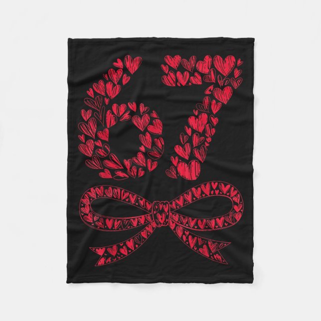 67 Valentine’s Day Heart Meme – Trendy Six Seven  Fleecefilt (Framsidan)