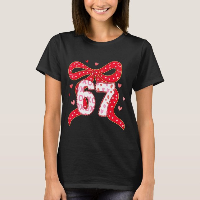 67 Valentine Vibes Coquette Bow Girl  T Shirt (Framsida)