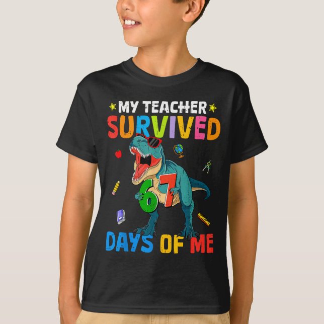 67th Day Of School My Teacher Survived 67 Days Boy T Shirt (Framsida)