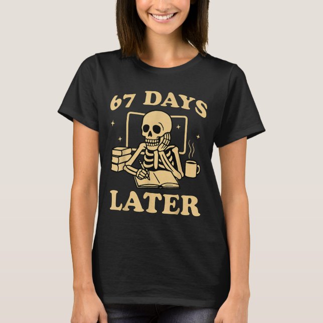67th Day Of School Teacher Skeleton Funny 6 7 Meme T Shirt (Framsida)