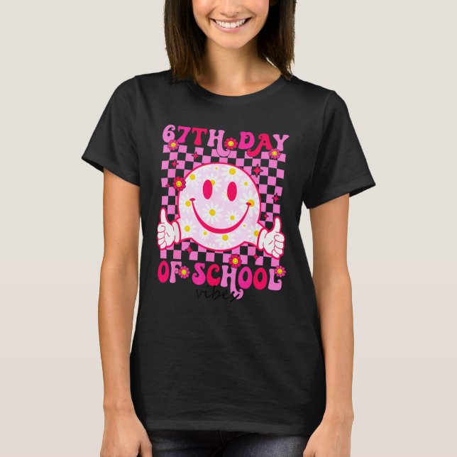 67th Day Of School Vibes 67 Meme Cute Smile Face T Shirt (Framsida)