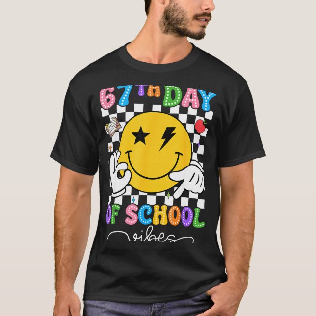 67th Day Of School Vibes Cute Smile Face 67 Days O T Shirt (Framsida)
