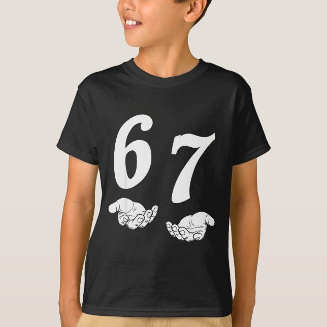 6 7 gen alpha slang rolig six seven händer 67 meme t shirt (Framsida)