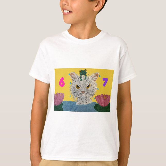6 7 Mad Cat with frog on its head T Shirt (Framsida)