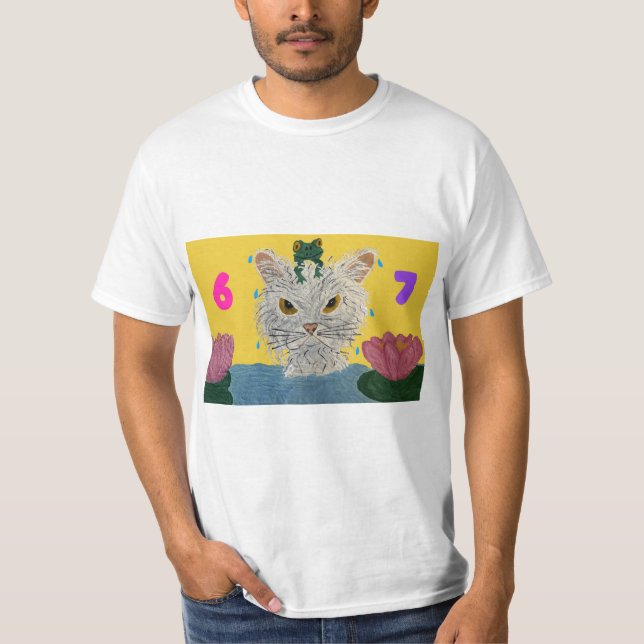 6 7 Mad Cat with frog on its head T Shirt (Framsida)