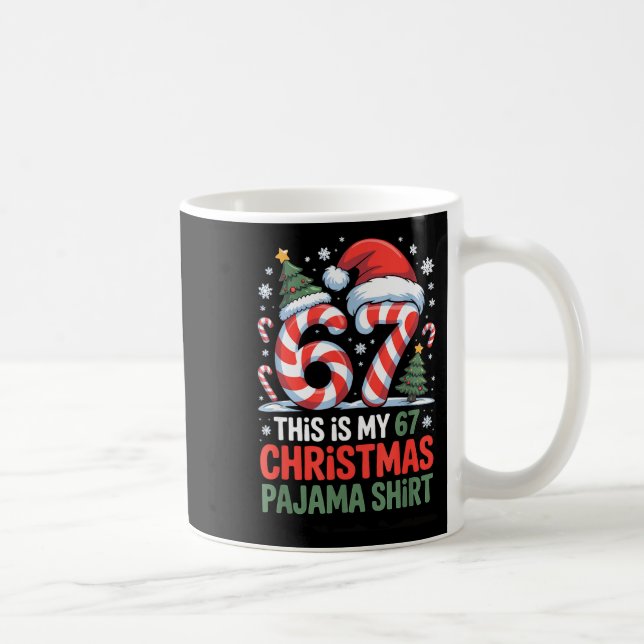 6-7 Meme Gen Alpha Det här är min 67 julpyjamas  Kaffemugg (Höger)