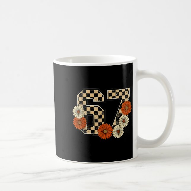6 7 Retro Fall Meme Checkerboard Tee Haunted By 67 Kaffemugg (Höger)