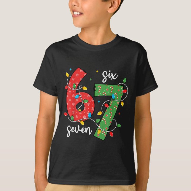6 7 Six Seven Meme Xmas Lights Candy Cane Christma T Shirt (Framsida)