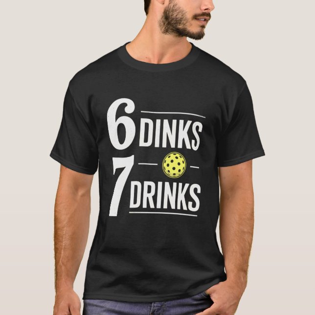 6 Dinks 7 Drinks Pickleball 6 7 Rolig Six Seven T Shirt (Framsida)