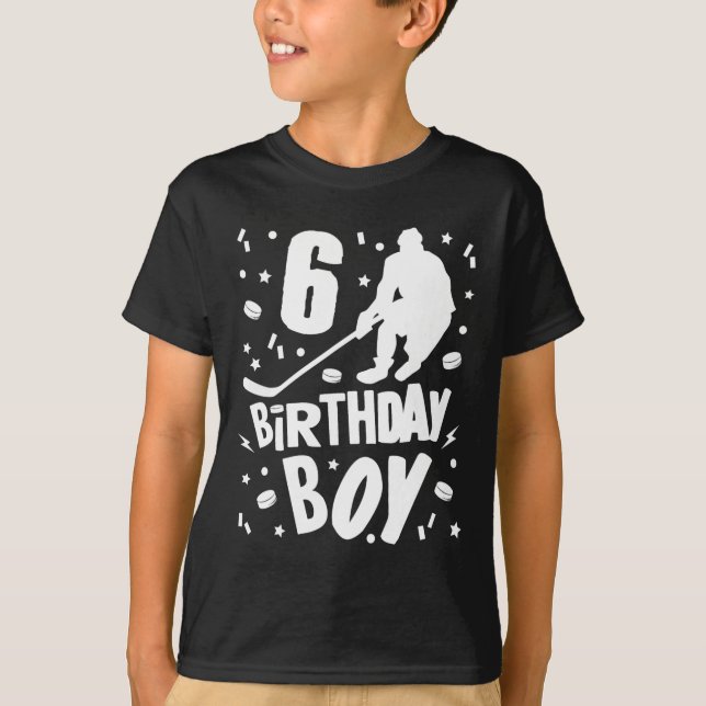6e Birthday Boy Ice Hockey Kids 6 år gammal Party T Shirt (Framsida)