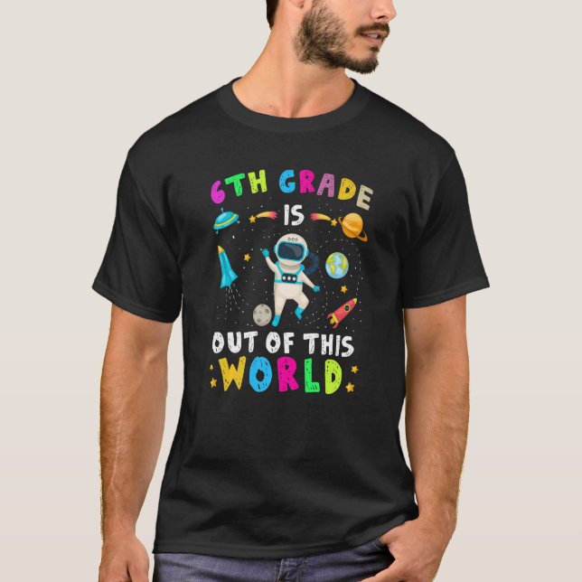 6e Klass är tillbaka till S ur denna världsastrona T Shirt (Framsida)