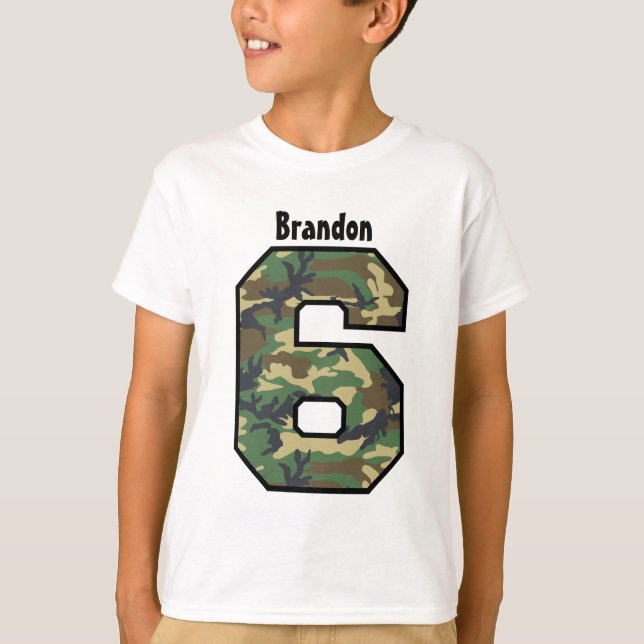 6efödelsedagpojke Camo fyra år anpassningsbarnamn T-shirt (Framsida)
