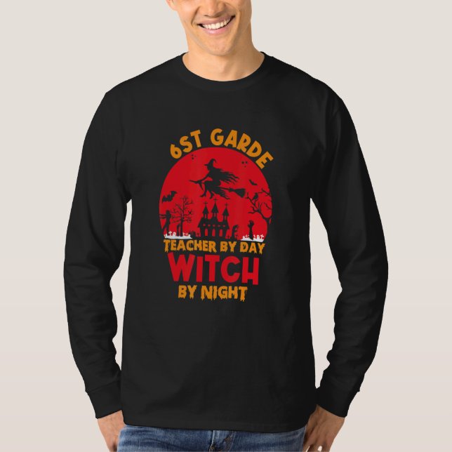 6st grade teacher by day witch by night happy Hall T Shirt (Framsida)
