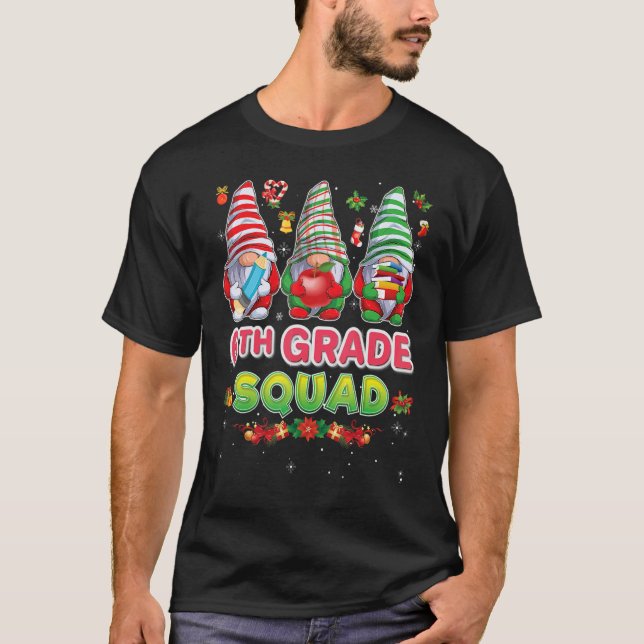 6th Grade Squad Merry Christmas Gnomes Student Swe T Shirt (Framsida)
