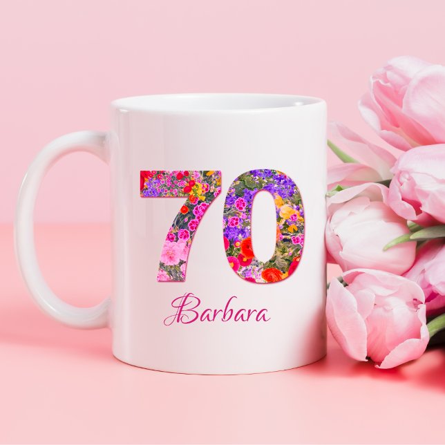 70 år blommigt  rosa i 70 födelsedagsfest i lera m kaffemugg (Skapare uppladdad)