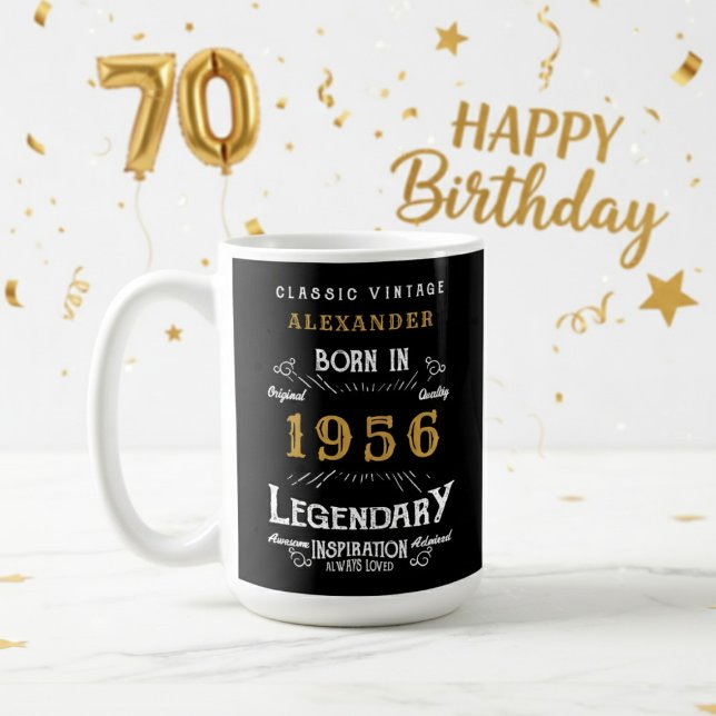 70-årsdag 1956 Legendarisk Retro Kaffemugg (1956 coffee mug on a white and gold background.)
